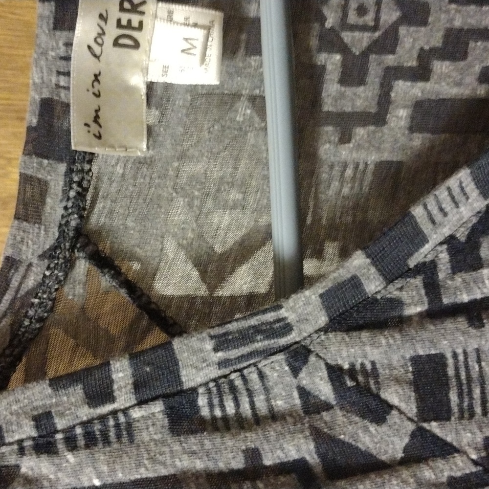 Gray patterned top - Picture 4 of 5